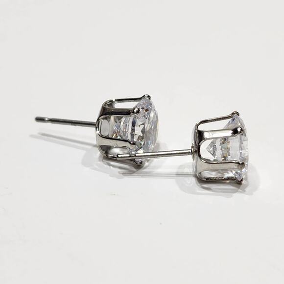 Beautiful Round Cut 4‎ CTW Brilliant Cubic Zirconia Stud Earrings - Picture 5 of 10